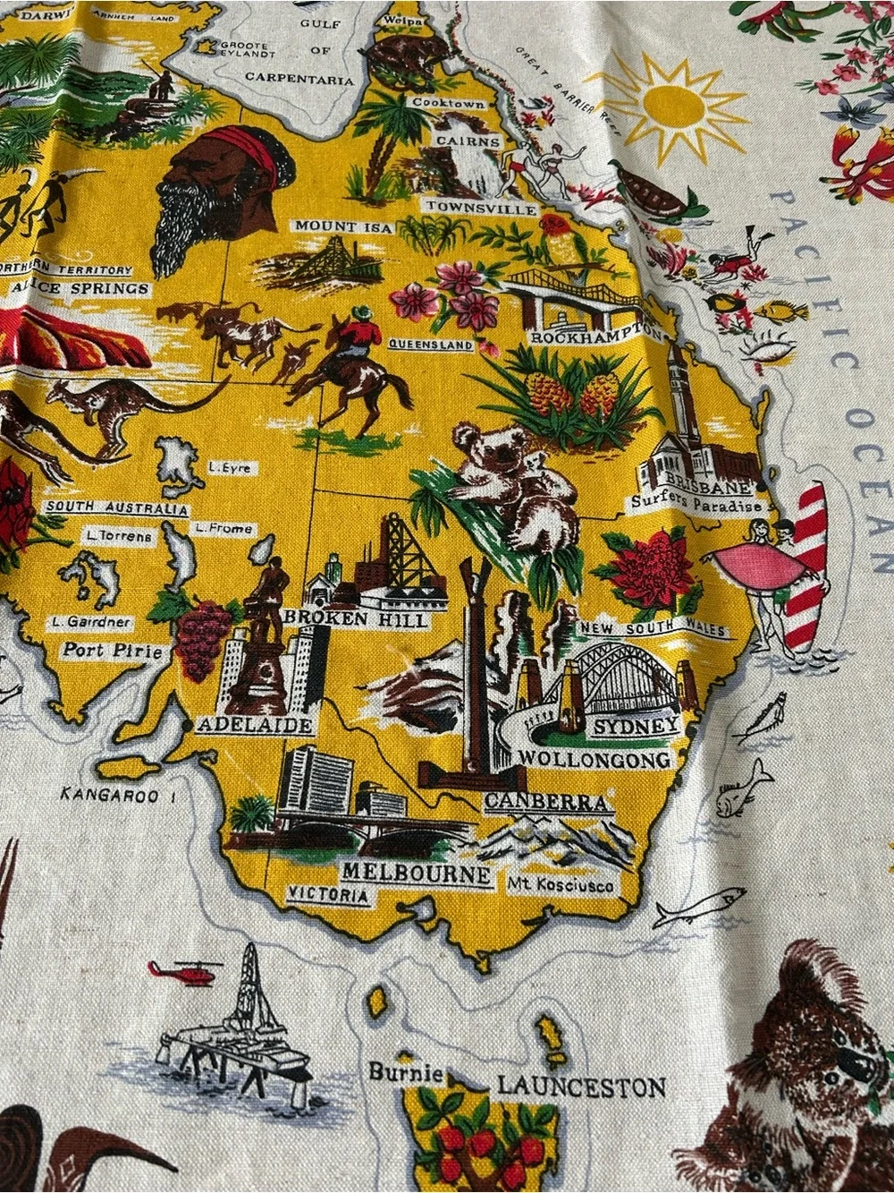 Leil Linen Vintage Australia Map Tapestry with Floral Border Kangaroo Kookaburra